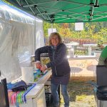 Schmankerlmarkt im Kreisobstlehrgarten Neukirchen bei Bogen mit Bayerwoid- Burger, Schupfnudeln, Bratwurstsemmeln, Kuchen, Torten, Kaffee und kalten Getränken