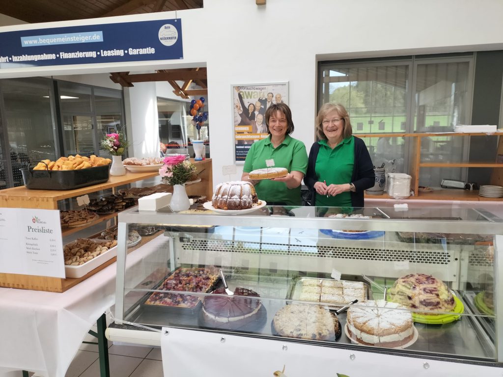 Autoschau Autohaus Niedermayer - Kuchenauswahl