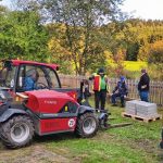 Schmankerlmarkt im Kreisobstlehrgarten Neukirchen bei Bogen mit Bayerwoid- Burger, Schupfnudeln, Bratwurstsemmeln, Kuchen, Torten, Kaffee und kalten Getränken